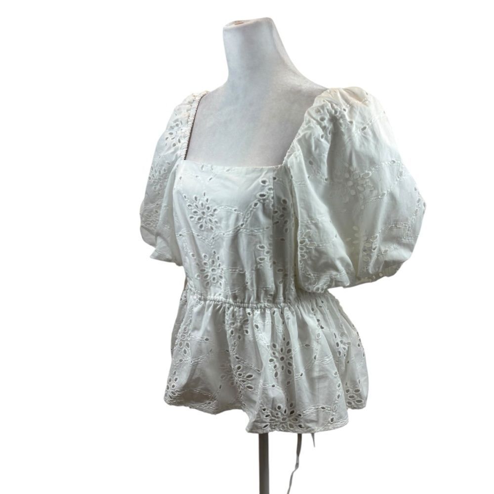 Brand new with Tags Saks Fifth Ave White Eyelet Puff Sleeve Blouse Size Medium